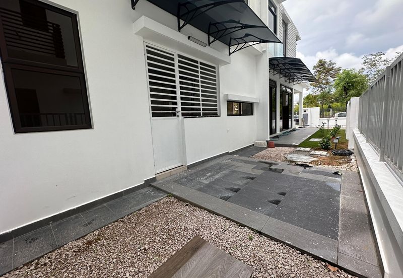 The Canal Garden South, Horizon Hills