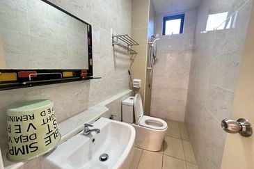 D'Summit Residences @ Kempas Utama