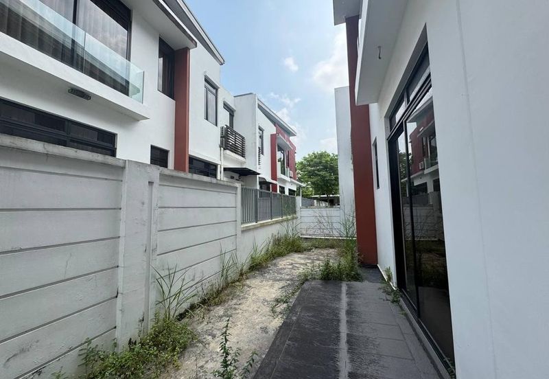 The Canal Garden South, Horizon Hills