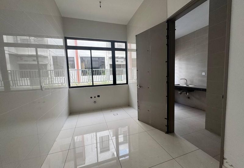 The Canal Garden South, Horizon Hills