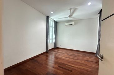 1Medini & Medini Signature