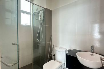 1Medini & Medini Signature