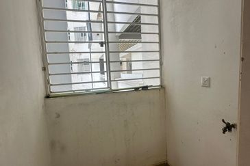 1Medini & Medini Signature