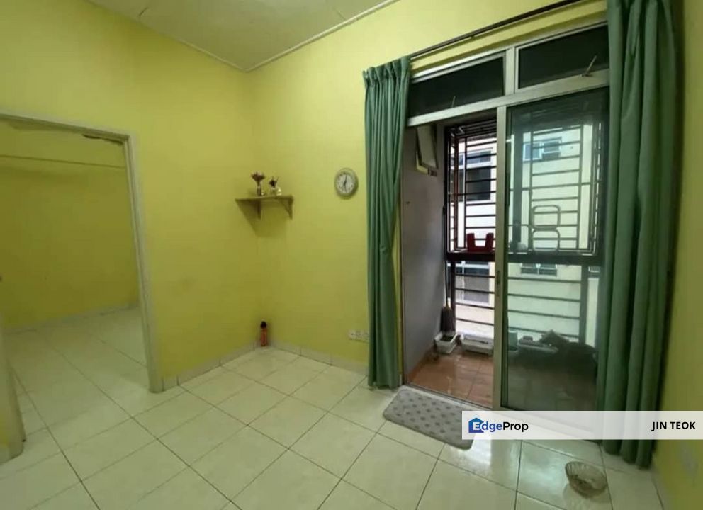 Taman Nusa Bestari Shop Apartment Three Bedrooms, Johor, Johor Bahru