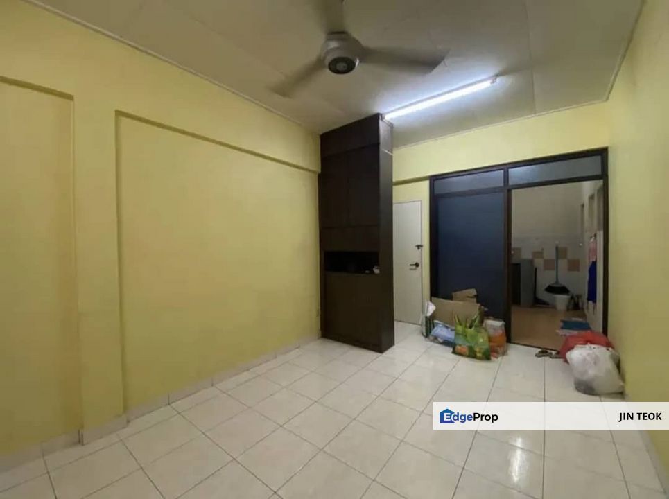 Taman Nusa Bestari Shop Apartment Three Bedrooms, Johor, Johor Bahru