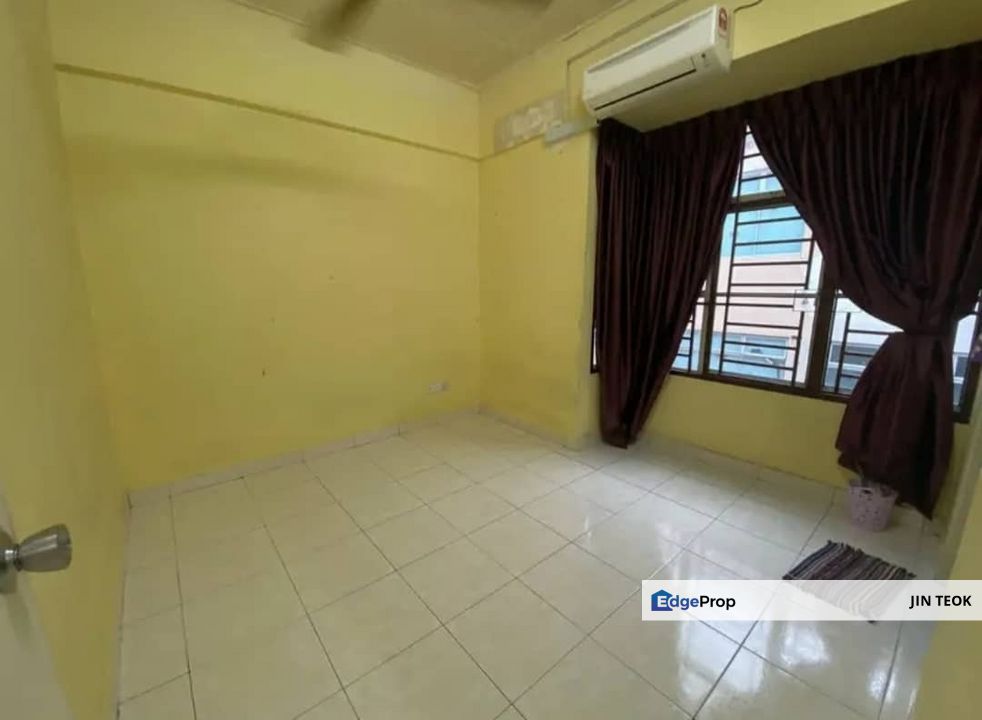 Taman Nusa Bestari Shop Apartment Three Bedrooms, Johor, Johor Bahru