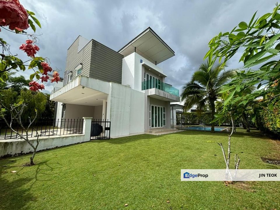 Melody Park East Ledang Bungalow Swimming Pool Partial Furnished, Johor, East Ledang