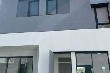 Luxura Residence @ twentyfive.7