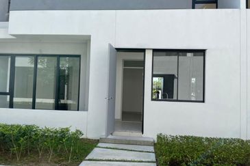 Luxura Residence @ twentyfive.7