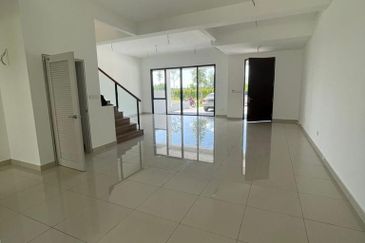 Luxura Residence @ twentyfive.7