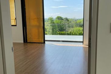 Luxura Residence @ twentyfive.7