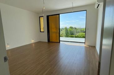 Luxura Residence @ twentyfive.7