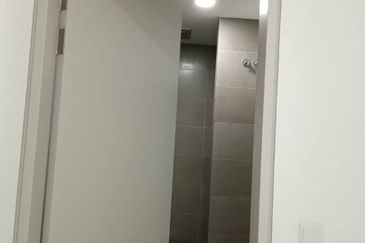 Luxura Residence @ twentyfive.7