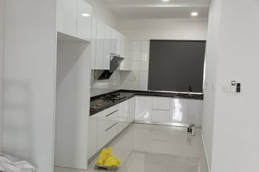 Luxura Residence @ twentyfive.7