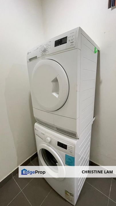 Ku suite 665sf 1 room 1 living to let partial furnished 1500/ month , Selangor, Kota Kemuning