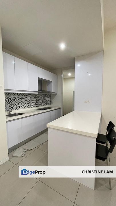 Ku suite 665sf 1 room 1 living to let partial furnished 1500/ month , Selangor, Kota Kemuning