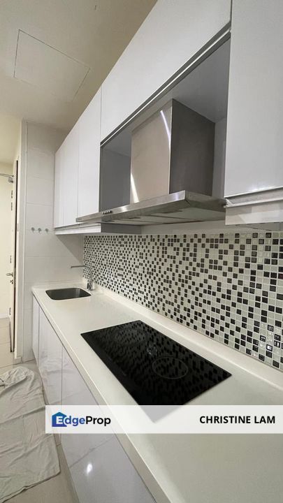 Ku suite 665sf 1 room 1 living to let partial furnished 1500/ month , Selangor, Kota Kemuning