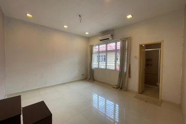 Jalan Kemuning Permai 33/42 