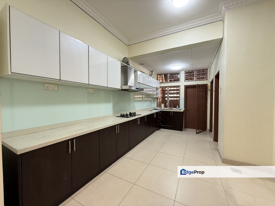 Kota kemuning canal garden , centre town, renovated move in only 880kneg , Selangor, Kota Kemuning