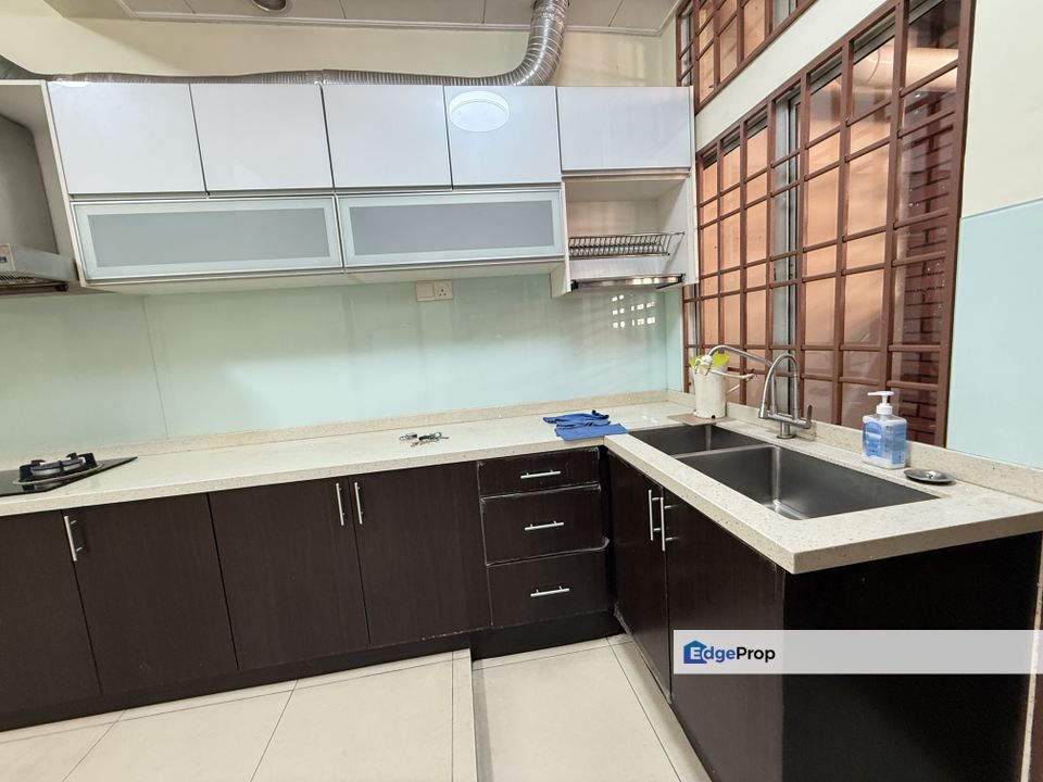 Kota kemuning canal garden , centre town, renovated move in only 880kneg , Selangor, Kota Kemuning