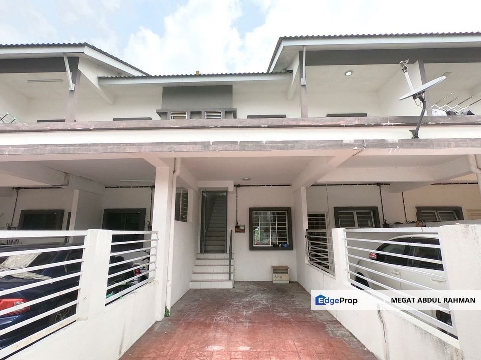 Townhouse The Lake Residence Puchong Upper Unit For Sale Rm370 000 By Megat Abdul Rahman Edgeprop My