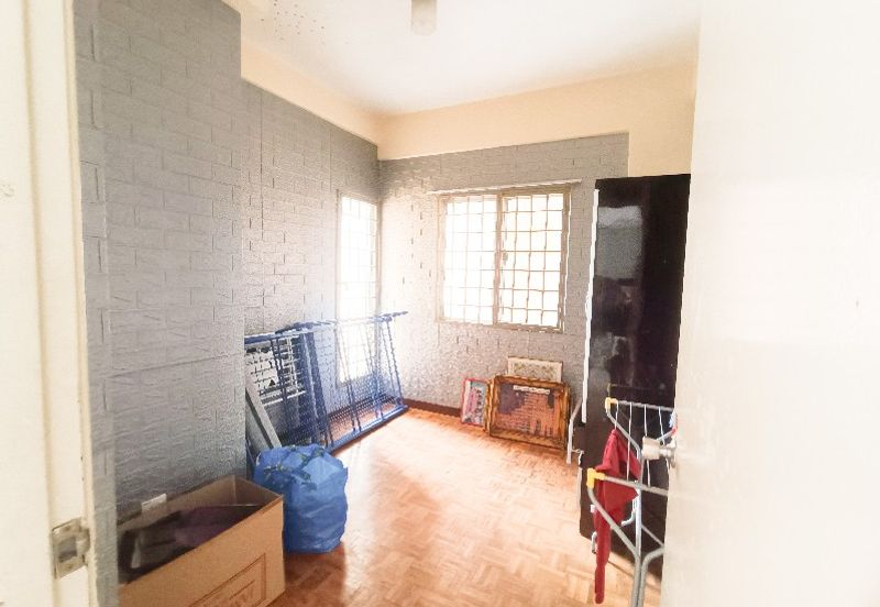 Kristal Heights Apartment