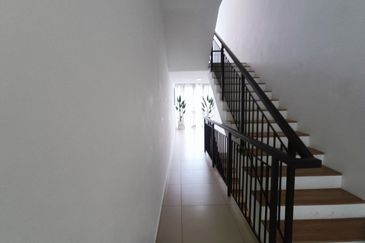 Partly Furnished 2 Storey Upper floor Townhouse @ Rimbun Sanctuary, Bu