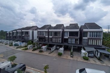 Partly Furnished 2 Storey Upper floor Townhouse @ Rimbun Sanctuary, Bu