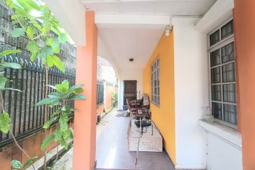 Seksyen 2, Bandar Country Homes