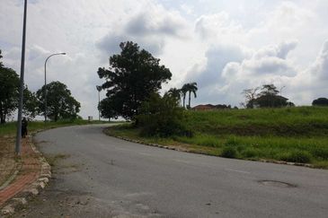 Tanah lot Banglo Geran individu, Bayu Lake Mantin