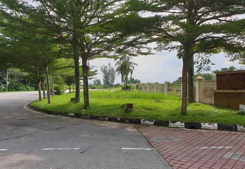 Tanah lot Banglo Geran individu, Bayu Lake Mantin