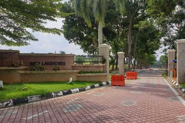 Tanah lot Banglo Geran individu, Bayu Lake Mantin