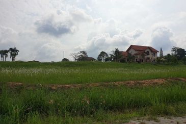 Tanah lot Banglo Geran individu, Bayu Lake Mantin