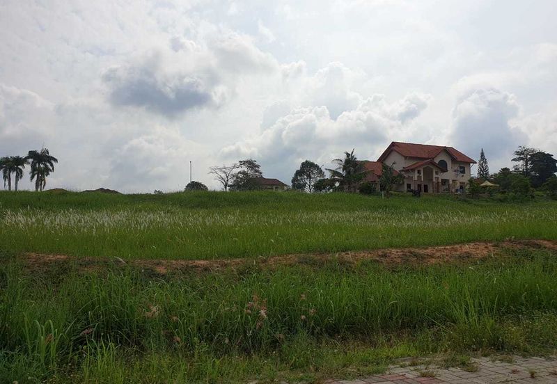Tanah lot Banglo Geran individu, Bayu Lake Mantin