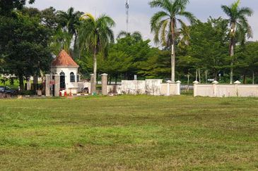 Tanah lot Banglo Geran individu, Bayu Lake Mantin