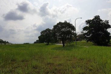 Tanah lot Banglo Geran individu, Bayu Lake Mantin