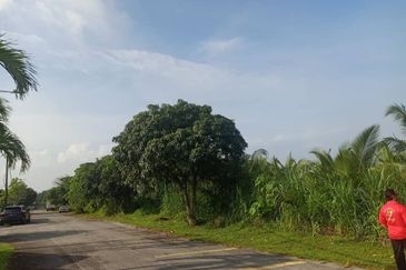 2.4acre NONBUMI Agricultural Land @ Taman PAHLAWAN Telok Panglima Garang