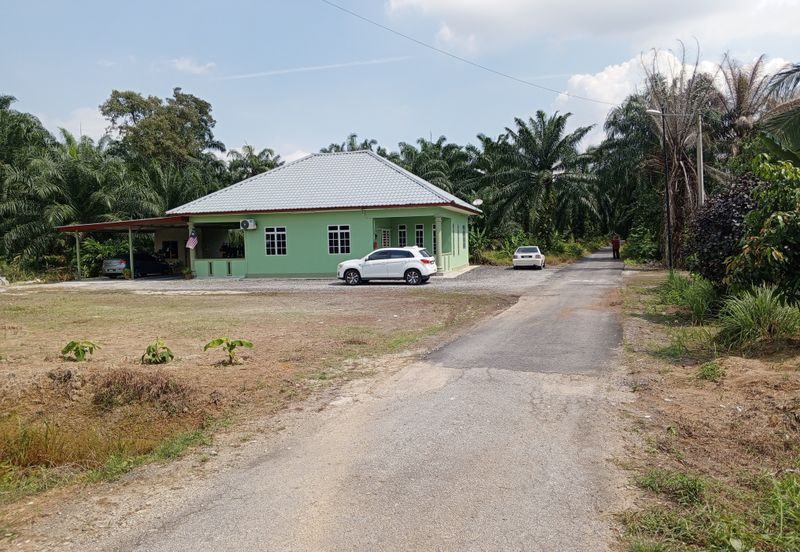 Tanah Lot Banglo yang luas di Pelabohan Dagang Berdekatan KLIA