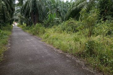Tanah Lot Banglo yang luas di Pelabohan Dagang Berdekatan KLIA