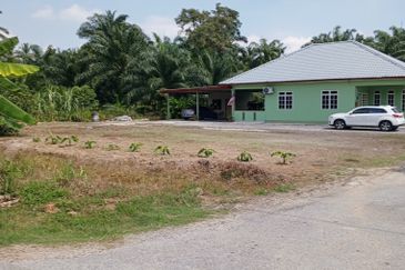 Tanah Lot Banglo yang luas di Pelabohan Dagang Berdekatan KLIA