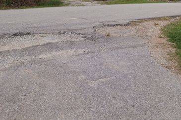 Tanah Lot Banglo yang luas di Pelabohan Dagang Berdekatan KLIA