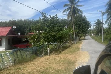 Tanah Pertanian tepi jalan kg, di Batu Kikir, N9