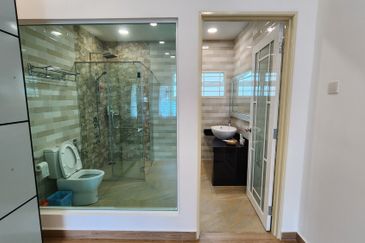 2 Stories Bungalow, Jalan Jugra, Jln Klang Lama Exclusively For Sale