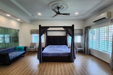 2 Stories Bungalow, Jalan Jugra, Jln Klang Lama Exclusively For Sale