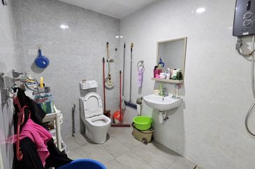 2 Stories Bungalow, Jalan Jugra, Jln Klang Lama Exclusively For Sale