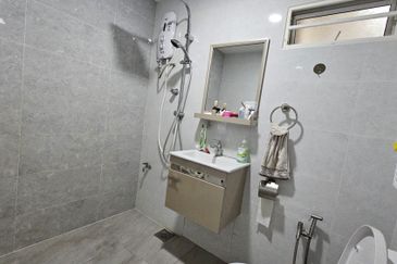 2 Stories Bungalow, Jalan Jugra, Jln Klang Lama Exclusively For Sale