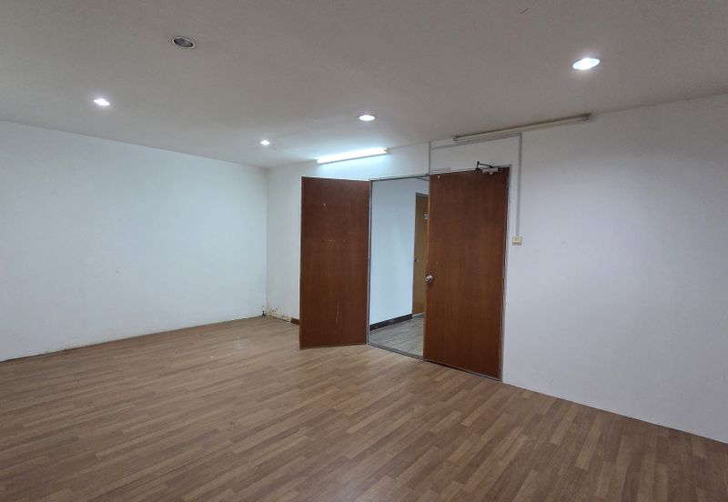 Large Space Whole Floor Partly Fitted Office For Rent in Seksyen 51a