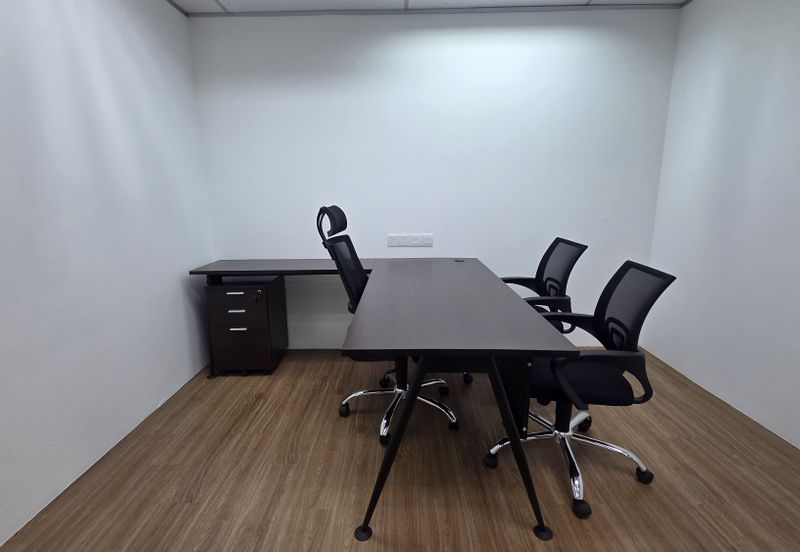 Fully Fitted 1,560 sqft, 14 Workstation UOA Jln Pinang Office For Rent