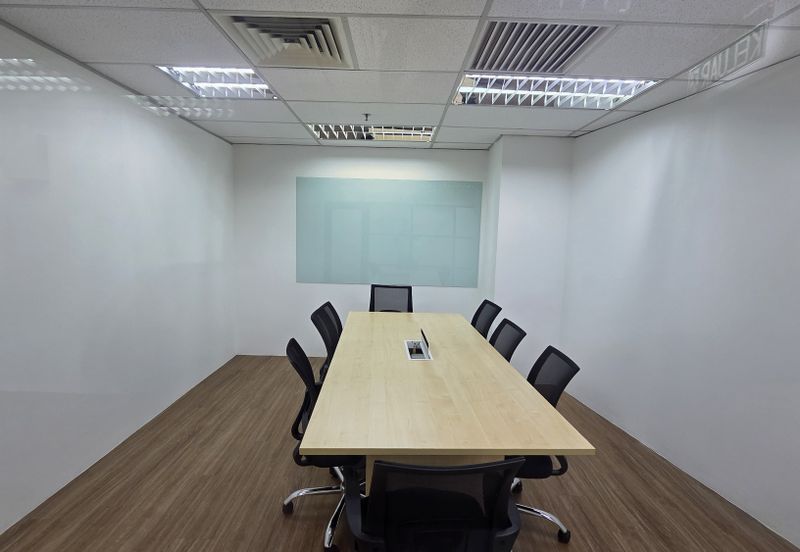 Fully Fitted 1,560 sqft, 14 Workstation UOA Jln Pinang Office For Rent