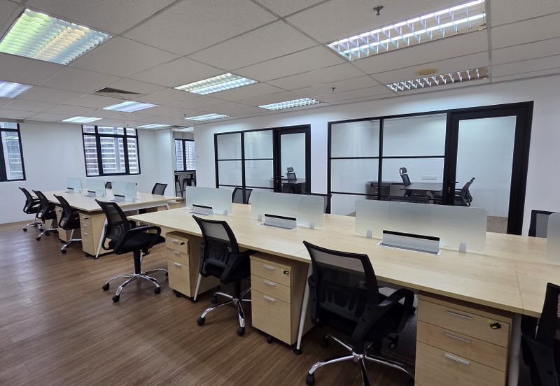 Fully Fitted 1,560 sqft, 14 Workstation UOA Jln Pinang Office For Rent